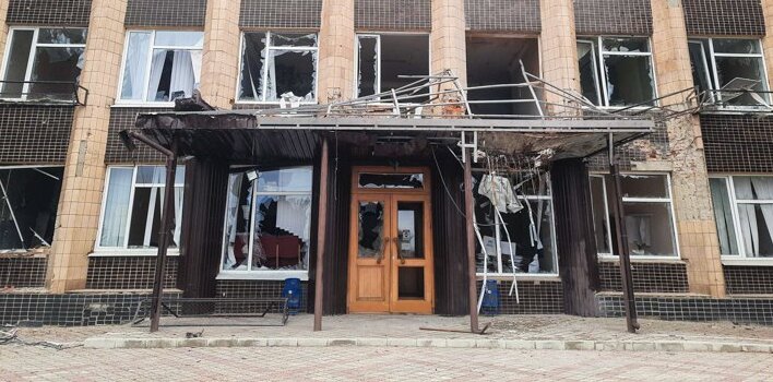 Зруйнована селищна рада у Дворічній, селищі Куп’янського району на Харківщині