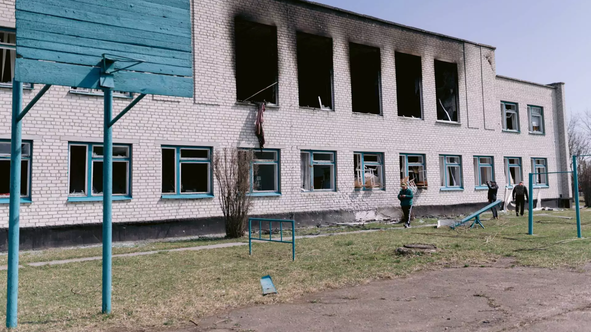 Зруйнована школа