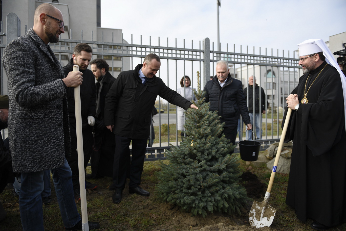 18 12 2018 Kyiv yatseniuk derevo myru