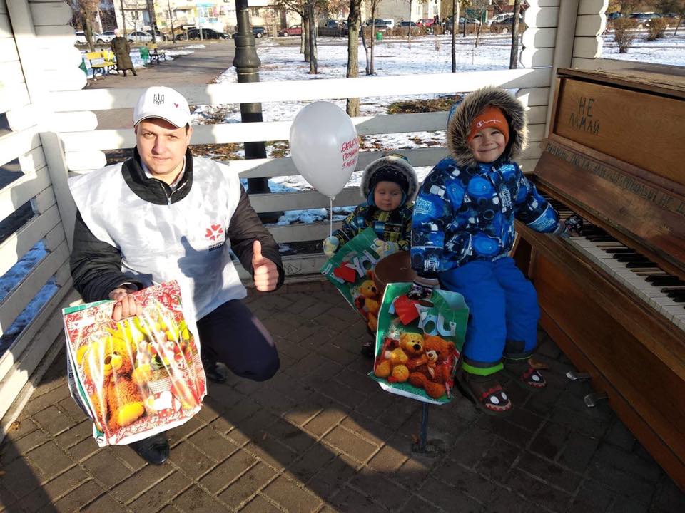 19 11 2018 Kyiv batkivshchyna podarunky dlia ditei