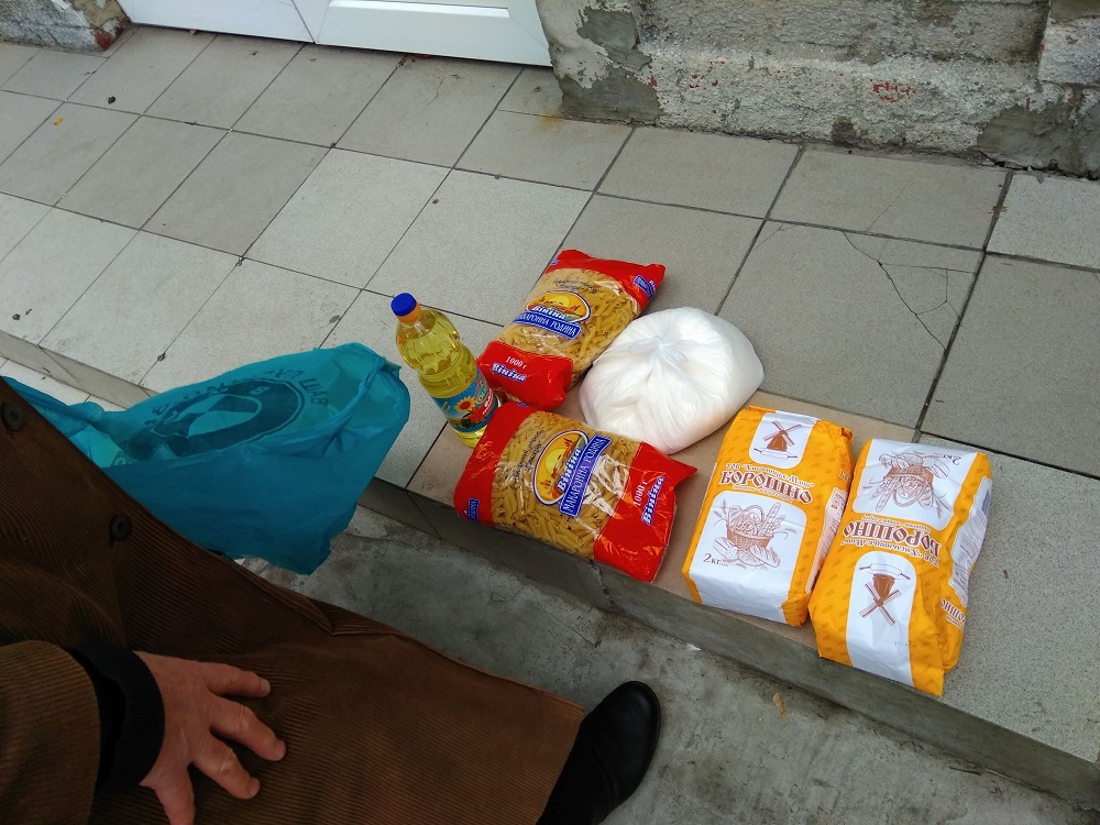 3 11 2018 U Khmelnytskomu rozdavaly produktovi nabory vid kerivnyka oblasnoyi orhanizatsiyi VO Batkivshchyna Khmelnytskyi Photo4