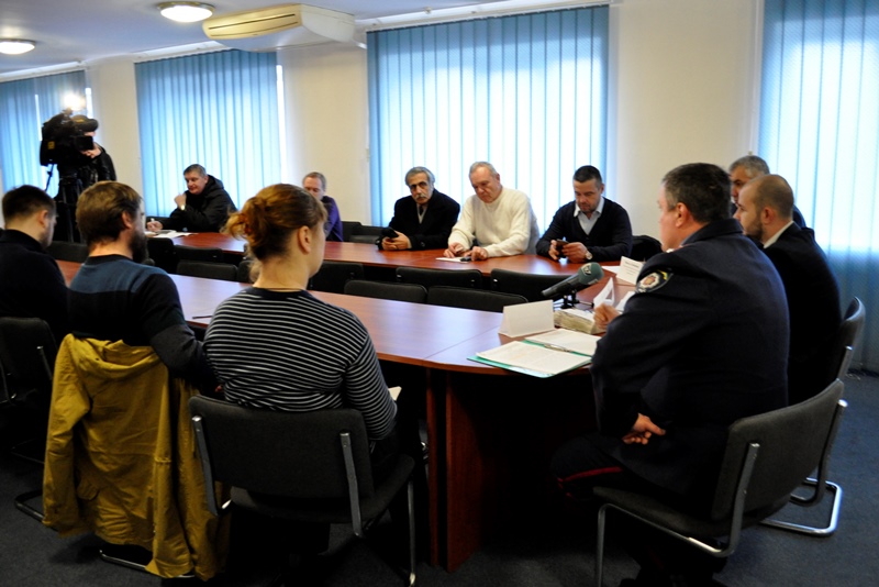 25 11 2015 Mariupol kruglyj stil z policieu 1 1